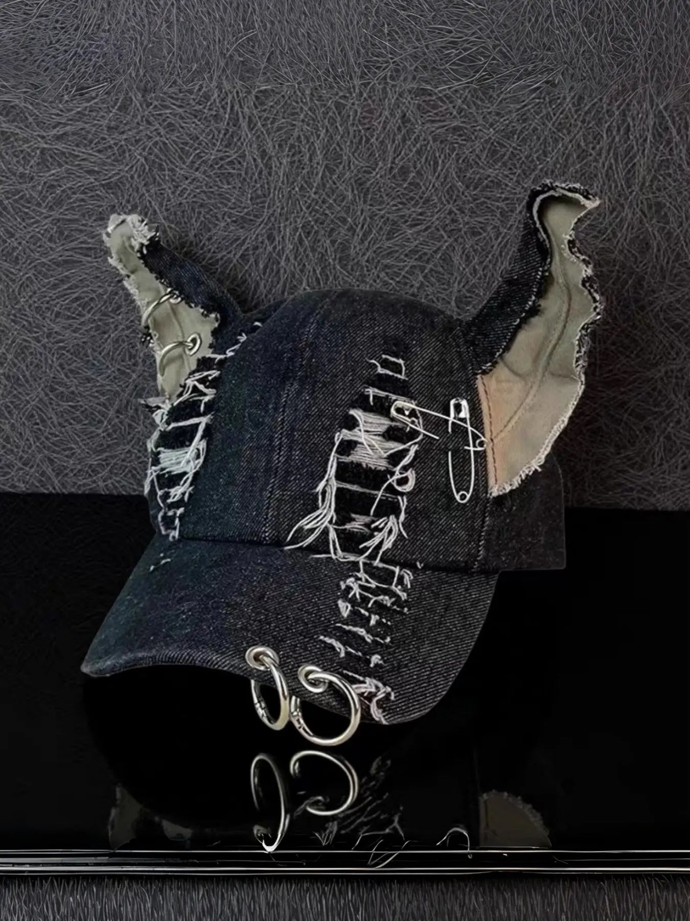 Unisex Wasteland Style Bunny Ear Baseball Cap, Adjustable Fashion Snapback Cap, Punk Denim Graphic Trucker Hat with Chain, Streetwear Hip Hop Costume for Halloween Party, Premium Streetwear Hat